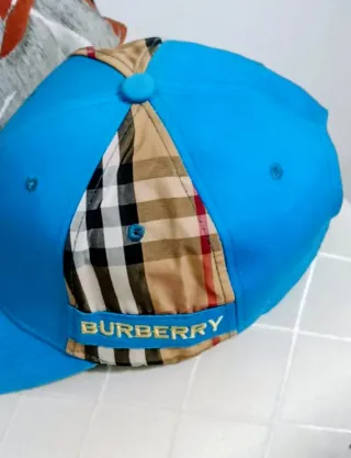Boné Burberry Azul e Bege