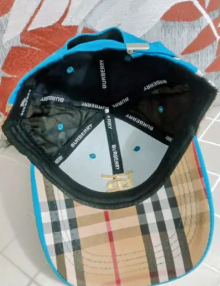 Boné Burberry Azul e Bege