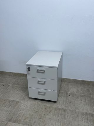 Tavolo da ufficio completo