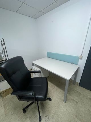 Tavolo da ufficio completo