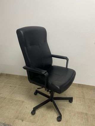 Tavolo da ufficio completo