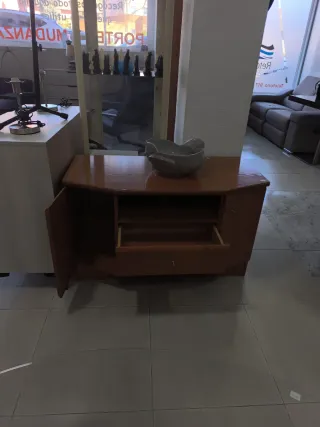 Mueble bajo de madera
