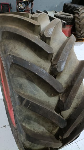 2  Michelin 440/65R24 con llantas