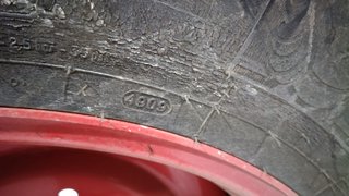 2  Michelin 440/65R24 con llantas