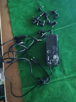 Cargador Universal Trust