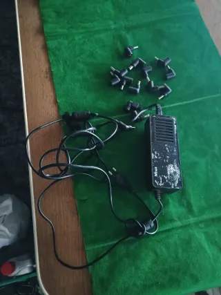 Cargador Universal Trust