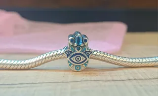 Charm | Mano de Fátima Ojo tonos azules