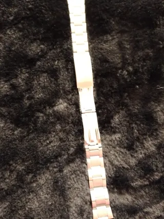 Pulsera de reloj plateada