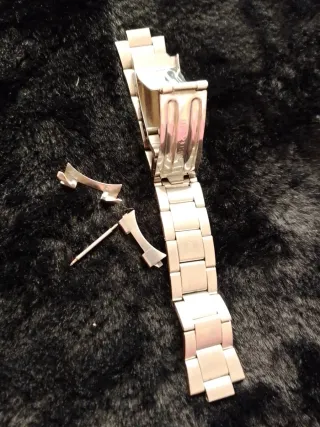 Pulsera de reloj plateada