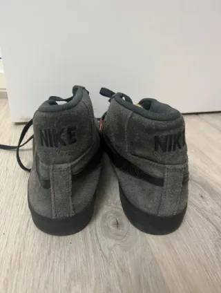 Deportivas Nike grises y negras