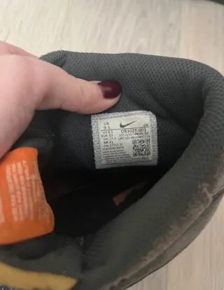 Deportivas Nike grises y negras