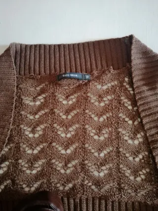 Minifalda, cubre-hombros y bolso