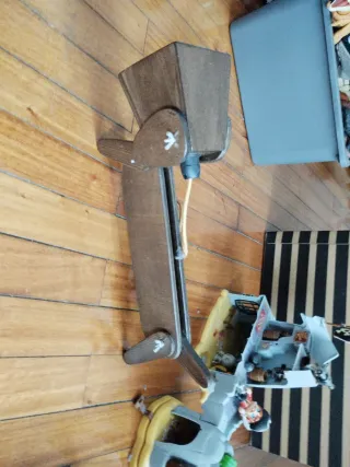 Lámpara Perro Salchicha Madera y Plástico