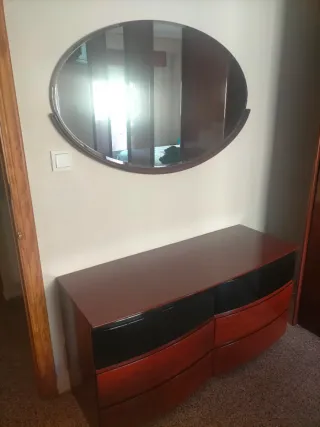 Set di specchiera e trucco con design elegante