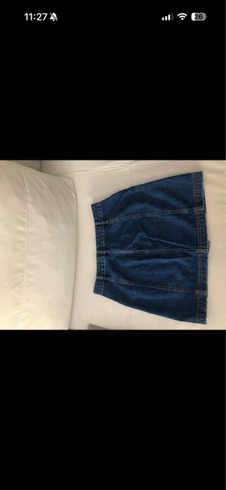 Falda vaquera azul con botones