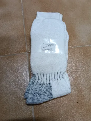 Calcetines hombre algodón gris y blanco.