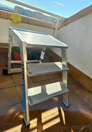 Escalera aluminio tipo plataforma