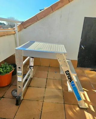 Escalera aluminio tipo plataforma