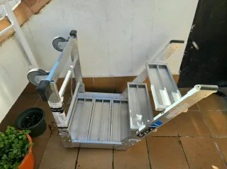 Escalera aluminio tipo plataforma