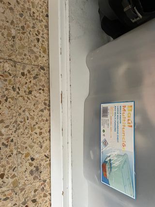 Armario blanco con puerta espejo