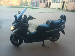 Moto SYM gts 125 evo Scooter Negra Automática