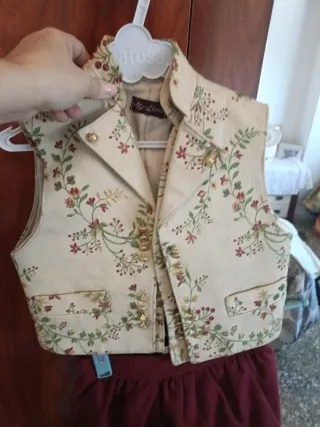 conjunto 60€ todo !!!  Camisa chaleco y saraguei