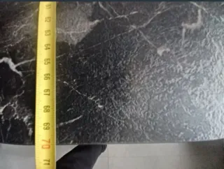 Mesa de cocina extensible negra y blanca