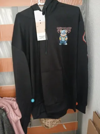 Sudadera Negra Hombre Zombie