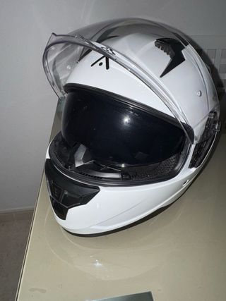Casco de moto blanco integral