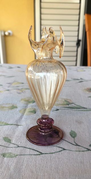 Vaso decorativo in vetro viola