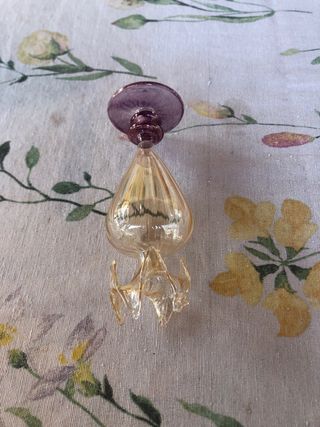 Vaso decorativo in vetro viola