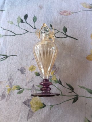 Vaso decorativo in vetro viola