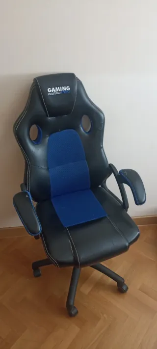 Silla Gaming Negra y Azul Cada silla por 15€