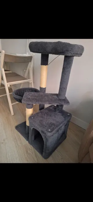 Rascador para gatos con cama y casa