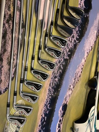 TaylorMade R9 Tour Hierros & Titleist Vokey Wedges