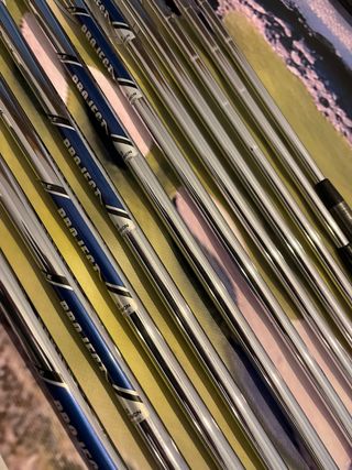 TaylorMade R9 Tour Hierros & Titleist Vokey Wedges