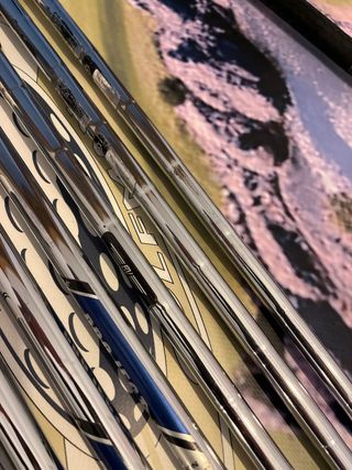 TaylorMade R9 Tour Hierros & Titleist Vokey Wedges