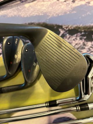 TaylorMade R9 Tour Hierros & Titleist Vokey Wedges