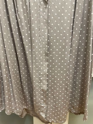 Camisa sin mangas con lunares marrones y blancos