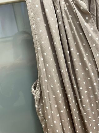 Camisa sin mangas con lunares marrones y blancos