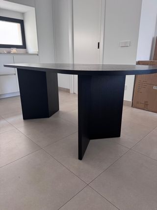Mesa comedor roble ovalada negra