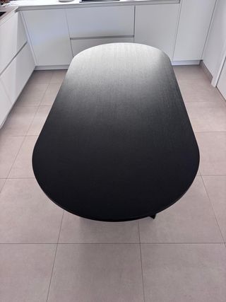 Mesa comedor roble ovalada negra