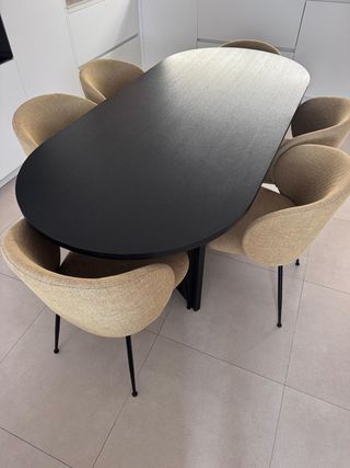Mesa comedor roble ovalada negra