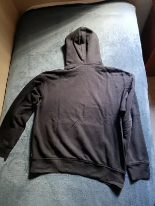 Sudadera Levi's Negra con Logo Rojo