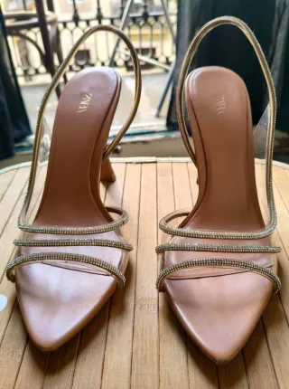 Zapatos de tacón Zara.