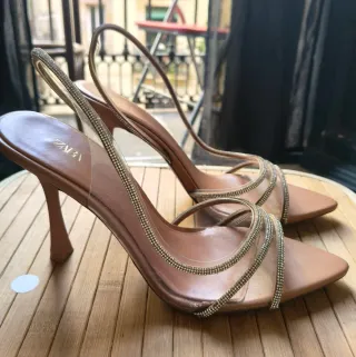 Zapatos de tacón Zara.