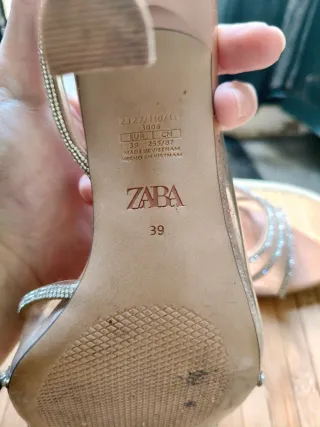 Zapatos de tacón Zara.