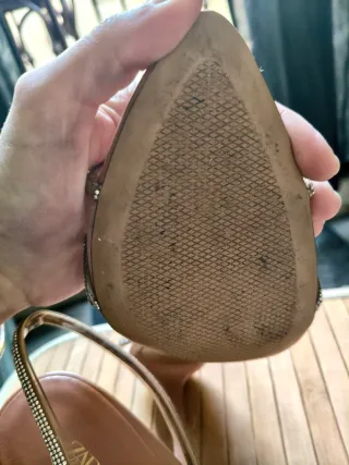 Zapatos de tacón Zara.