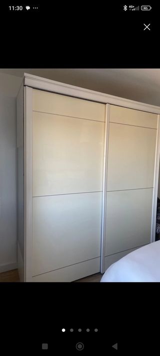 Armadio con porte scorrevoli