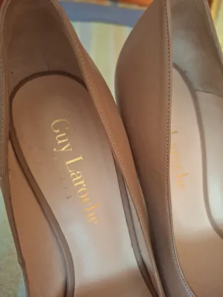 Zapatos de tacón Guy Laroche piel beige